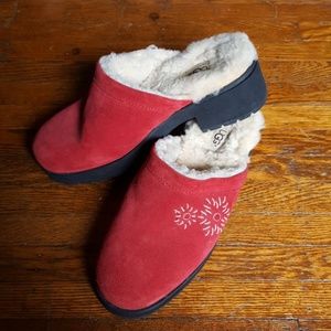 UGG clogs *NEVER WORN*